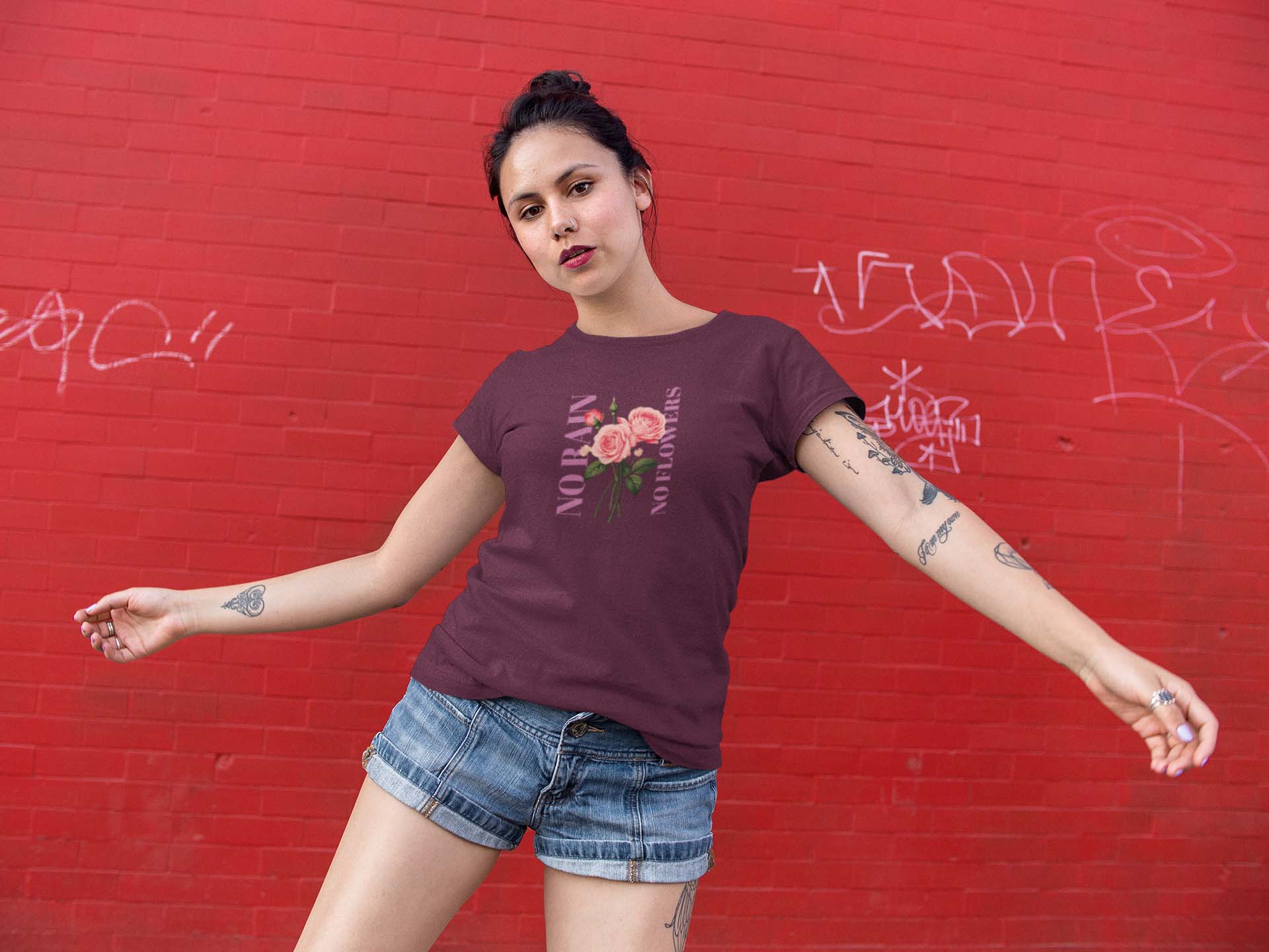 femme tshirt rose-no rain no flowers02 Wild Flowers T-shirt Unisexe Bohème avec Fer à Cheval et Fleurs Sauvages